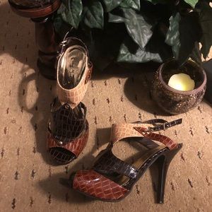 🍷Anne Michelle Chocolate Tri-Tone Heels🌹